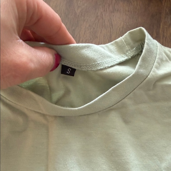 Super cute tee - Picture 3 of 3